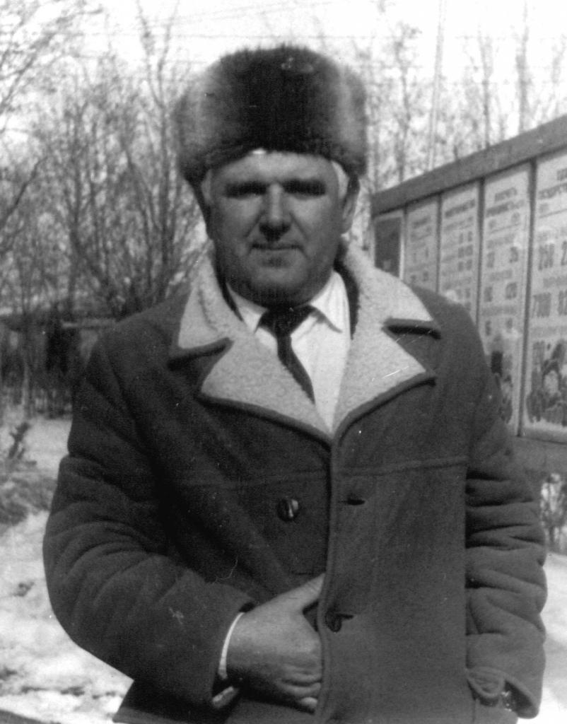 Виктор Стрельцов работал директором совхоза "Плодовод" с 1981 по 1993 годы